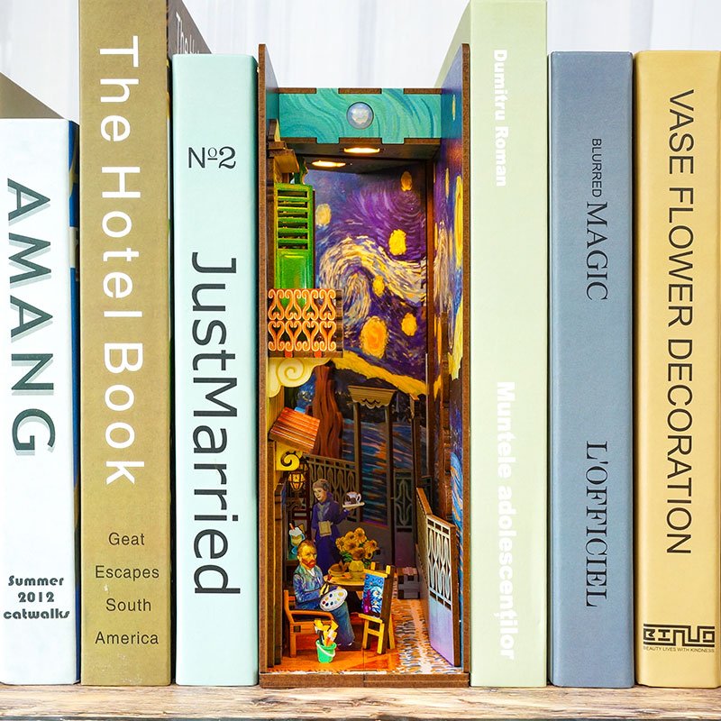 Vincent's World book nook - Image 4