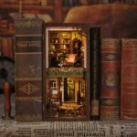 Rose Detective Agency Book Nook kit - Image 9