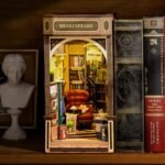 Shakespeare Book Nook kit - Image 6